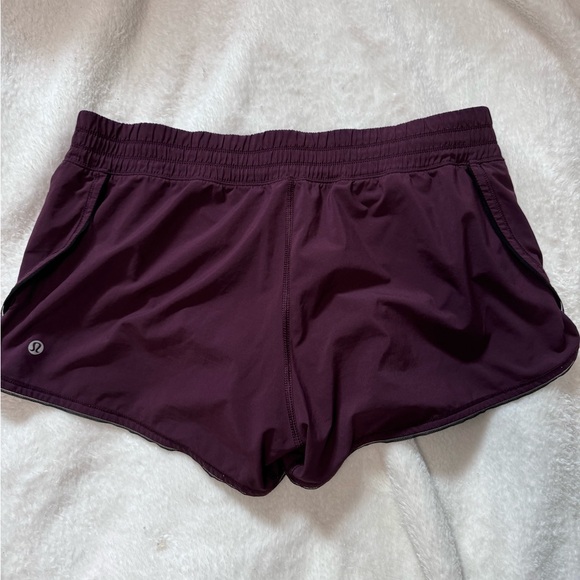 Lululemon Seek The Heat Short Il in Black Currant size 10 - Picture 3 of 5